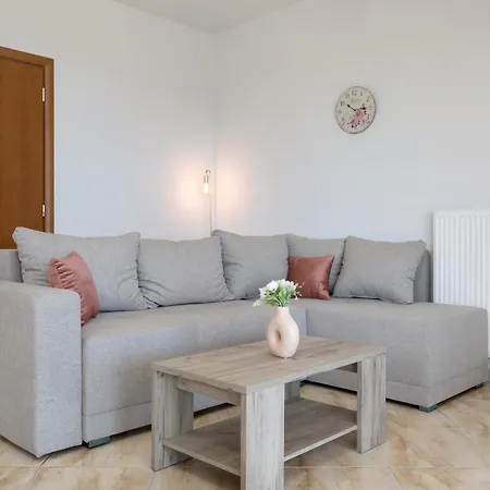 Altamira One - 1st Floor, 8 People, Veranda With Views דירה