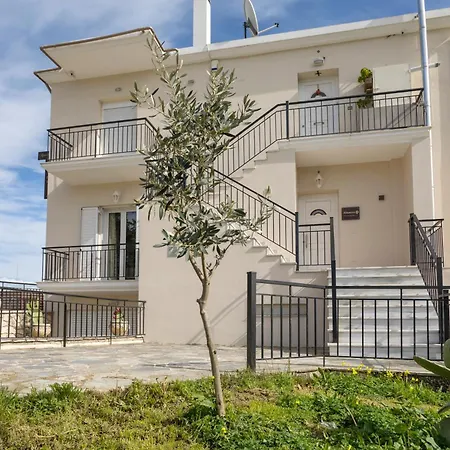 Altamira One - 1st Floor, 8 People, Veranda With Views דירה