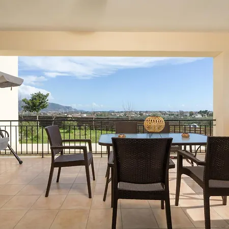 Altamira One - 1st Floor, 8 People, Veranda With Views