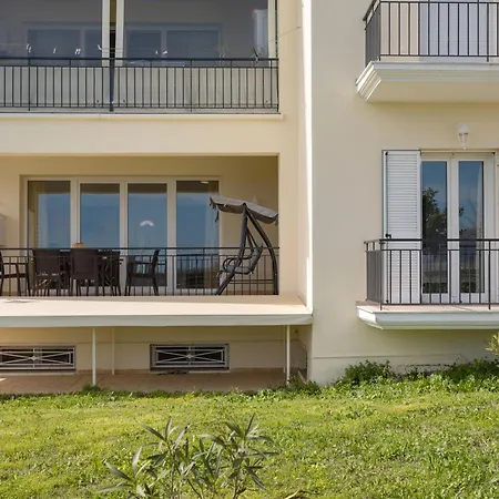 Altamira One - 1st Floor, 8 People, Veranda With Views Apartmán
