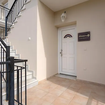 Altamira One - 1st Floor, 8 People, Veranda With Views *